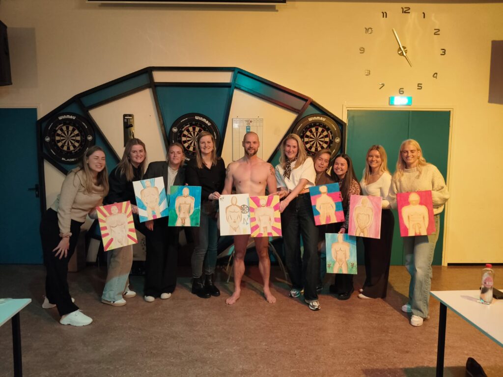 vrijgezellenfeest naaktmodel schilderen bodypainting naakte butler sexy striptease stripper act erotisch uitje vriendinnen dag Amsterdam Amersfoort Arnhem Eindhoven Maastricht Nijmegen Tilburg Utrecht