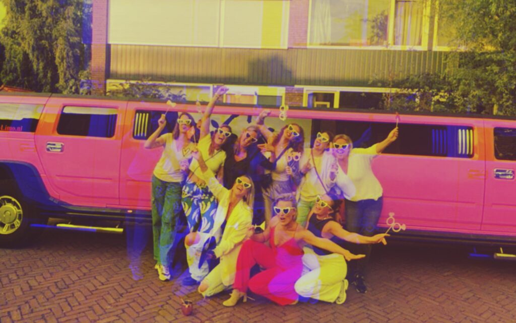 limousine bachelorette party birthday nude model painting body painting naked butler sexy striptease stripper act erotic outing girlfriends day Amsterdam Amersfoort Arnhem Eindhoven Maastricht Nijmegen Tilburg Utrecht