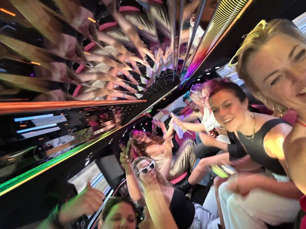 limousine bachelorette party birthday nude model painting body painting naked butler sexy striptease stripper act erotic outing girlfriends day Amsterdam Amersfoort Arnhem Eindhoven Maastricht Nijmegen Tilburg Utrecht