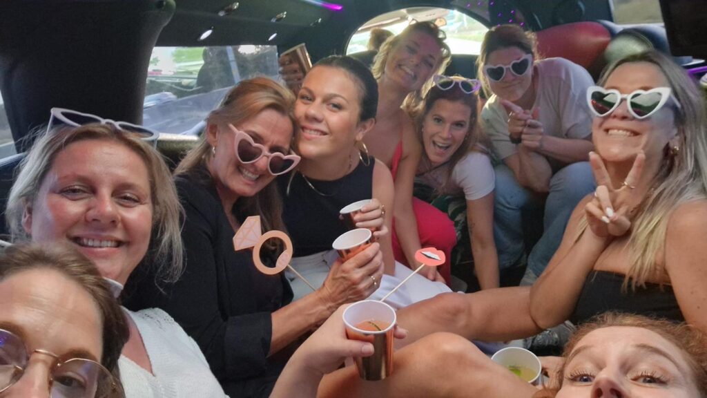 limousine bachelorette party birthday nude model painting body painting naked butler sexy striptease stripper act erotic outing girlfriends day Amsterdam Amersfoort Arnhem Eindhoven Maastricht Nijmegen Tilburg Utrecht