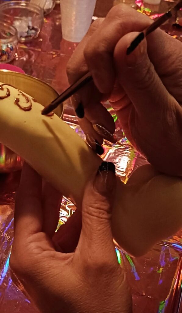 vrijgezellenfeest verjaardag naaktmodel schilderen bodypainting naakte butler sexy striptease stripper act pimpen karaoke cocktail erotisch uitje vriendinnen dag Amsterdam Amersfoort Arnhem Eindhoven Maastricht Nijmegen Tilburg Utrecht